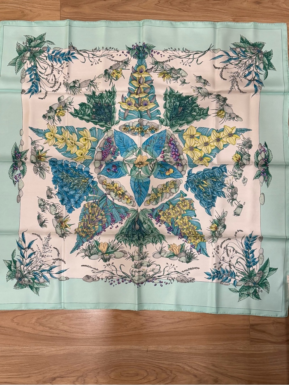 Authentic Hermès
"Pythagore" 90 cm silk scarf